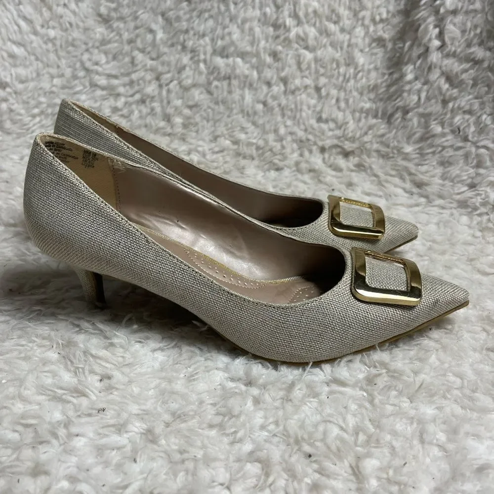 Dexflex Comfort Beige textile 2.1/2”heels pointed toe with gold tone brooch SZ10